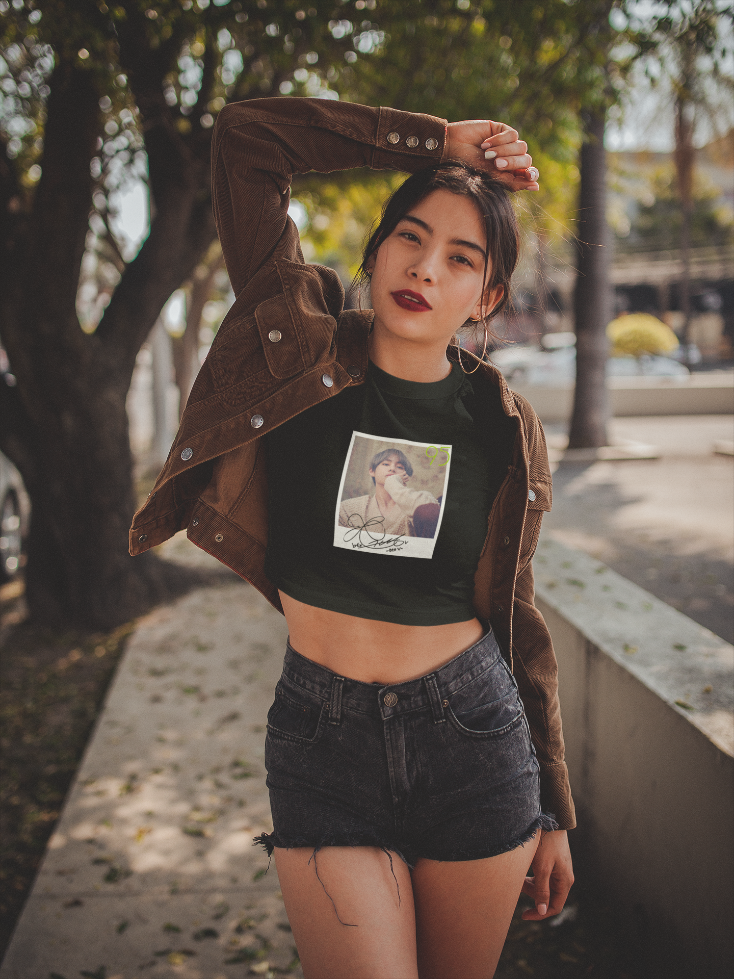BTS V AUTOGRAPH : BTS - HALF-SLEEVE CROP TOPS BLACK