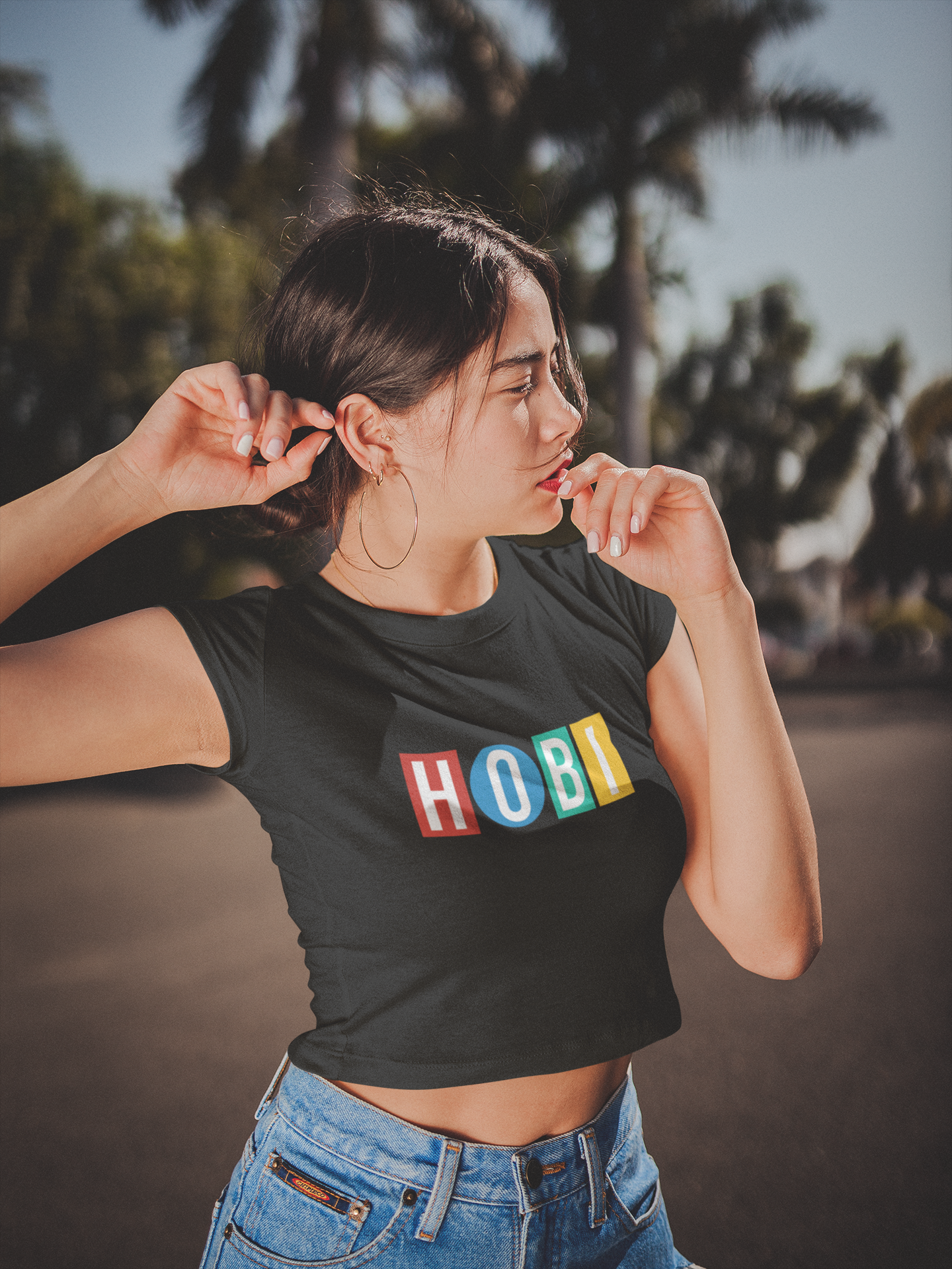 HOBI : BTS - HALF-SLEEVE CROP TOPS BLACK