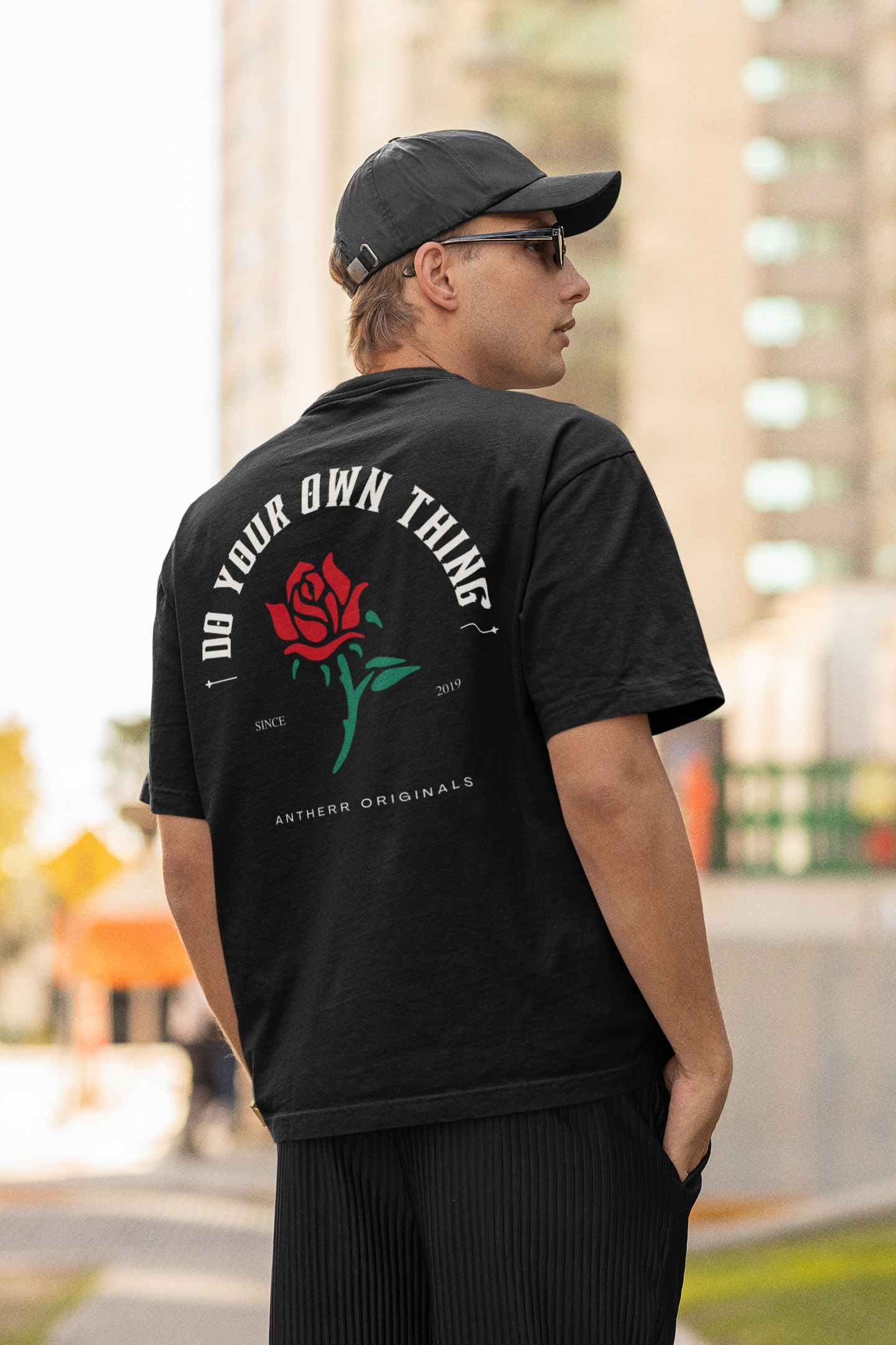 Do your own thing (Double Sided Print): Oversized T-SHIRT BLACK
