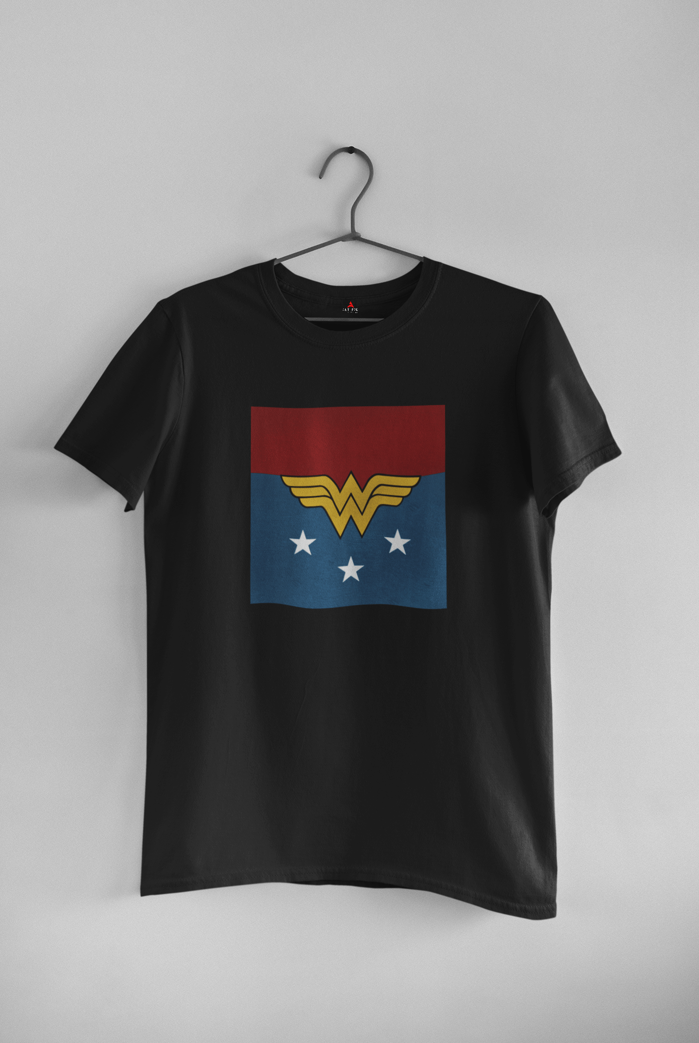 WONDER WOMAN GOLDEN ARMOR : HALF SLEEVE T-SHIRT