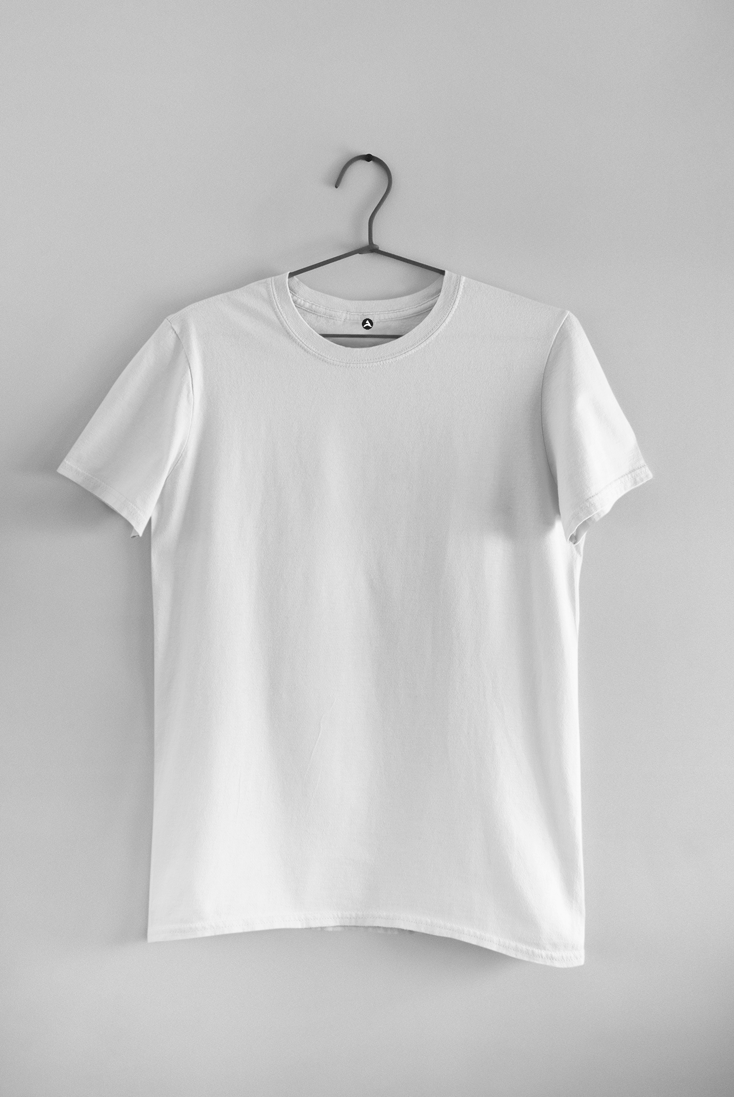 BASIC WHITE HALF-SLEEVE T-SHIRTS