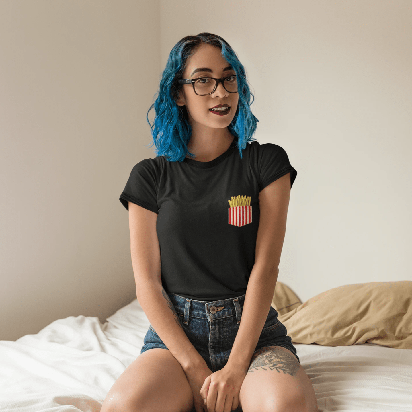 " FRENCH FRIES LOVE " Half-sleeve Pocket Design Crop Tops BLACK