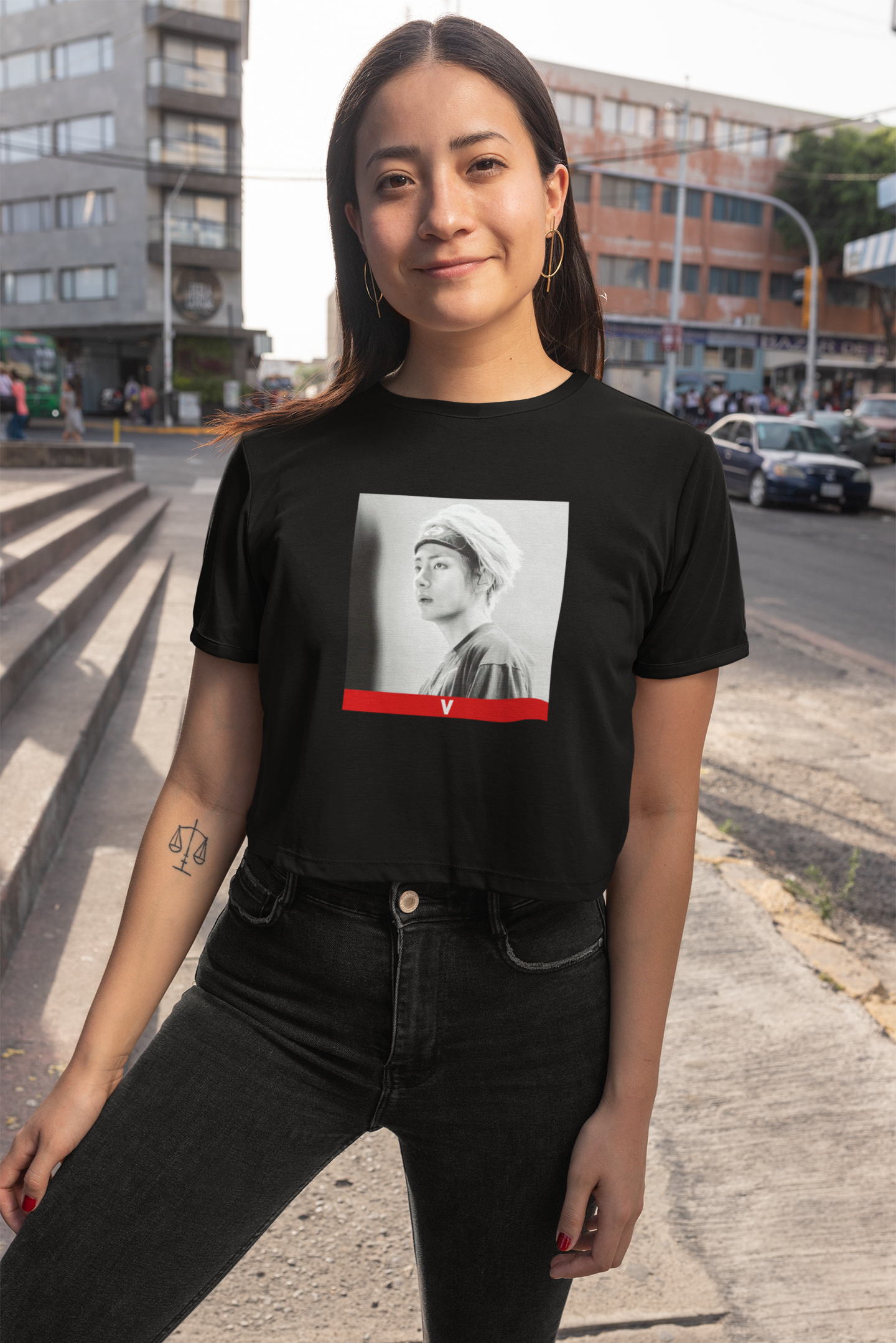 BTS Kim Taehyung V - HALF-SLEEVE CROP TOPS BLACK