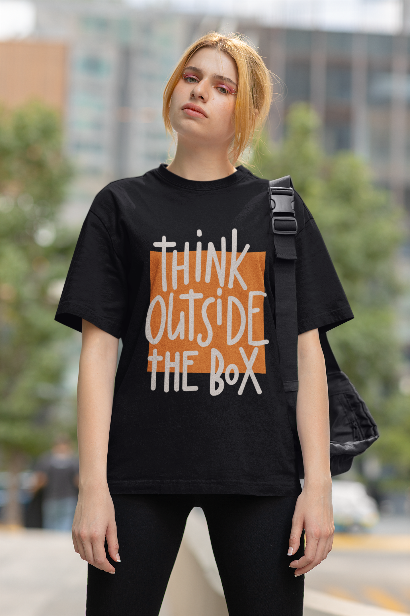 Think the box- Oversized T-shirt by ANTHERR