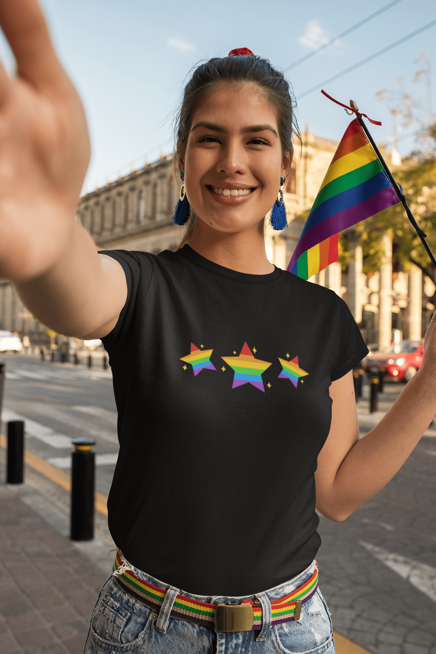 PRIDE STARS HALF-SLEEVE T-SHIRT. BLACK