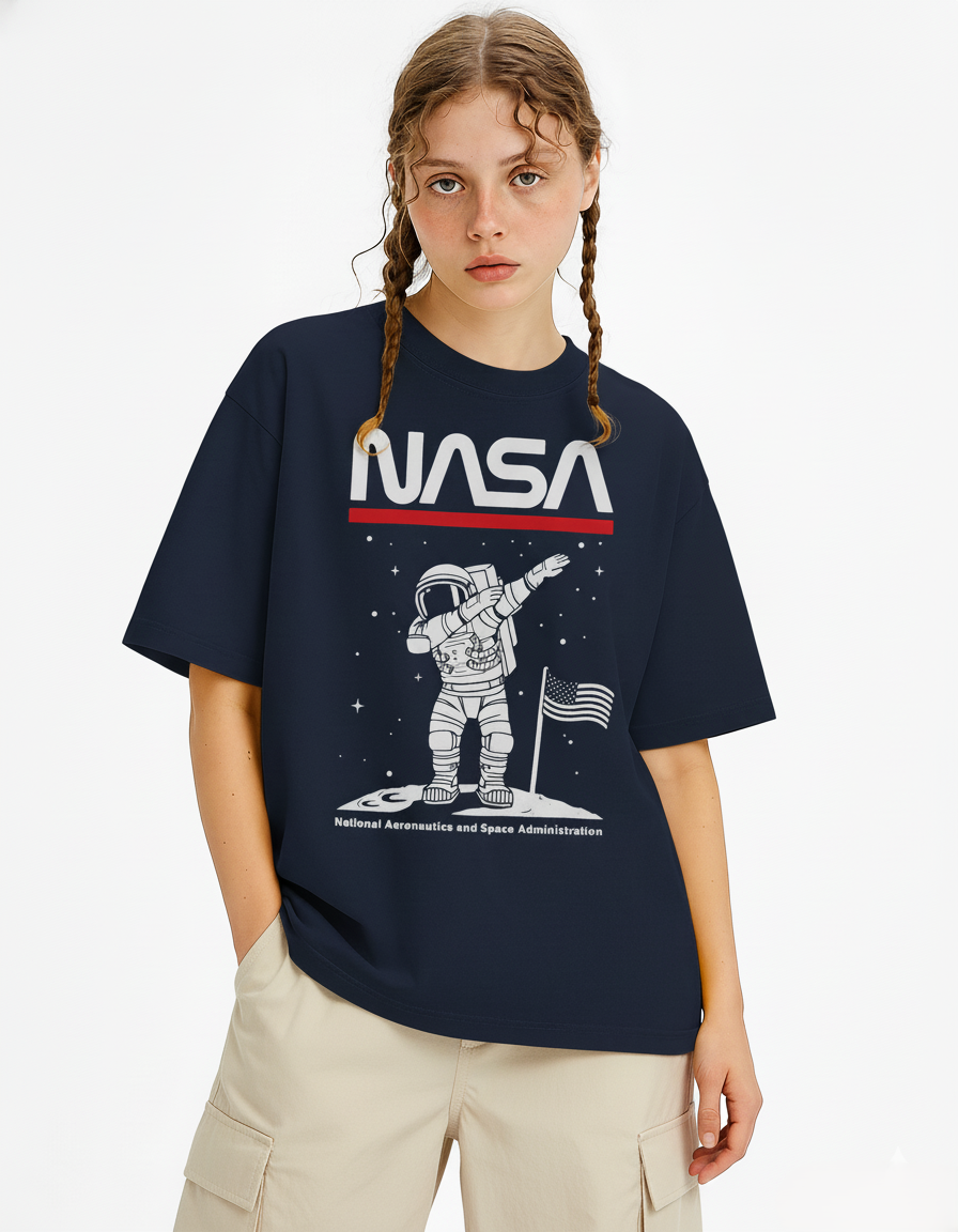NASA Astronaut Dab: ALIEN & SPACE- Unisex Oversized T-Shirts