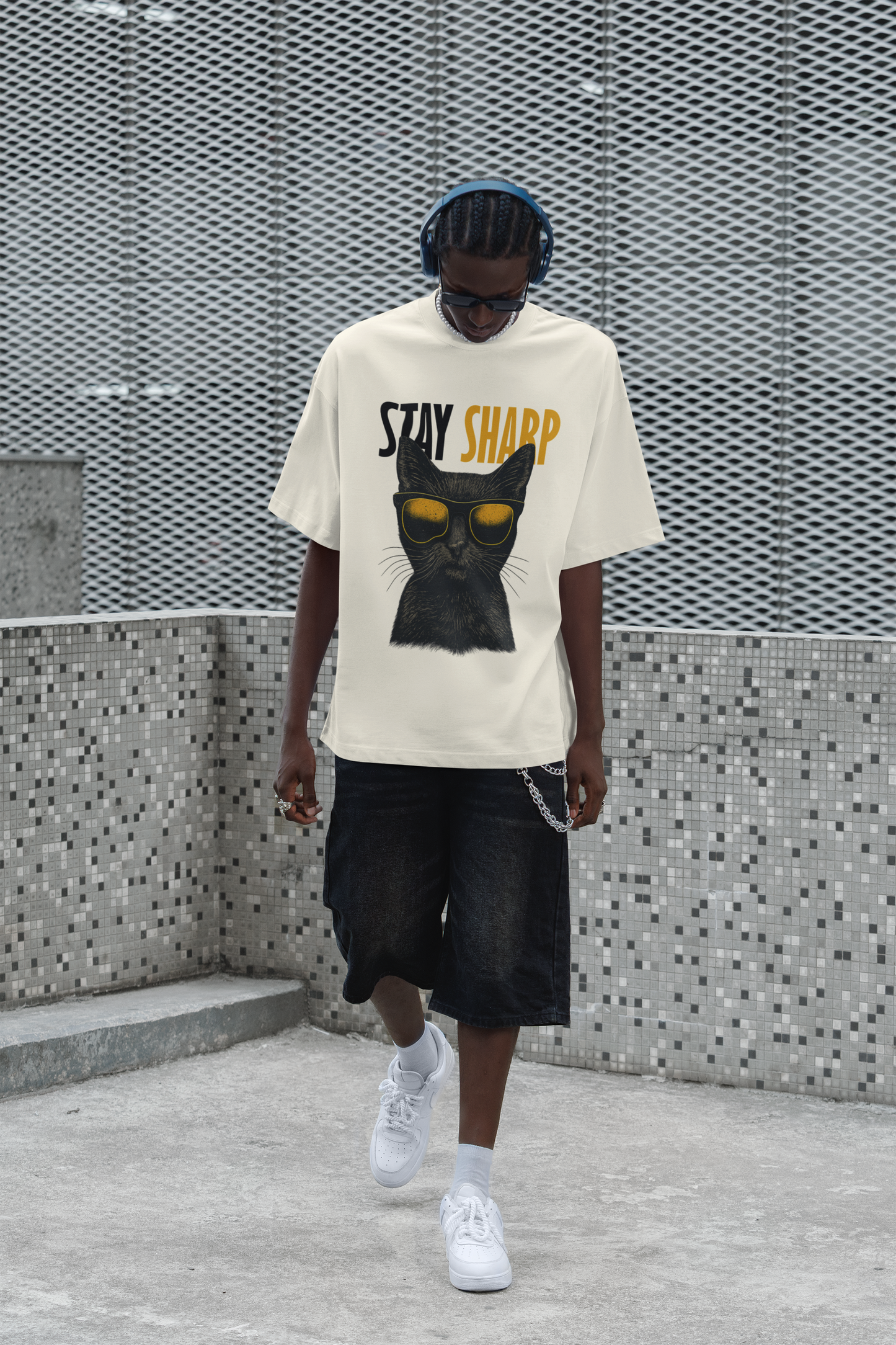 Stay Sharp Oversized T-Shirts: Off White OFF WHITE Cotton 240 GSM