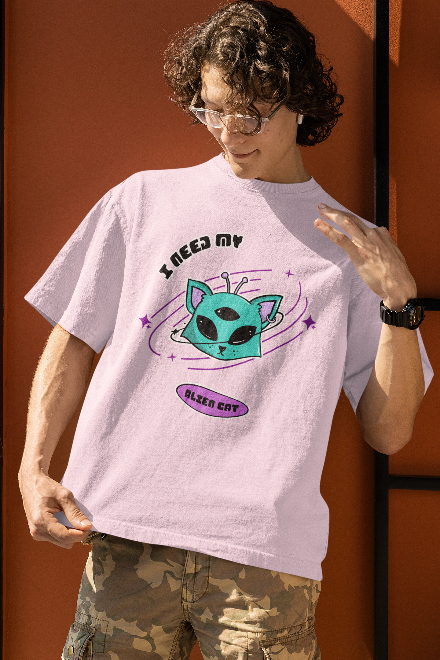 I need my alien cat: ALIEN & SPACE- Oversized T-Shirts BABY PINK